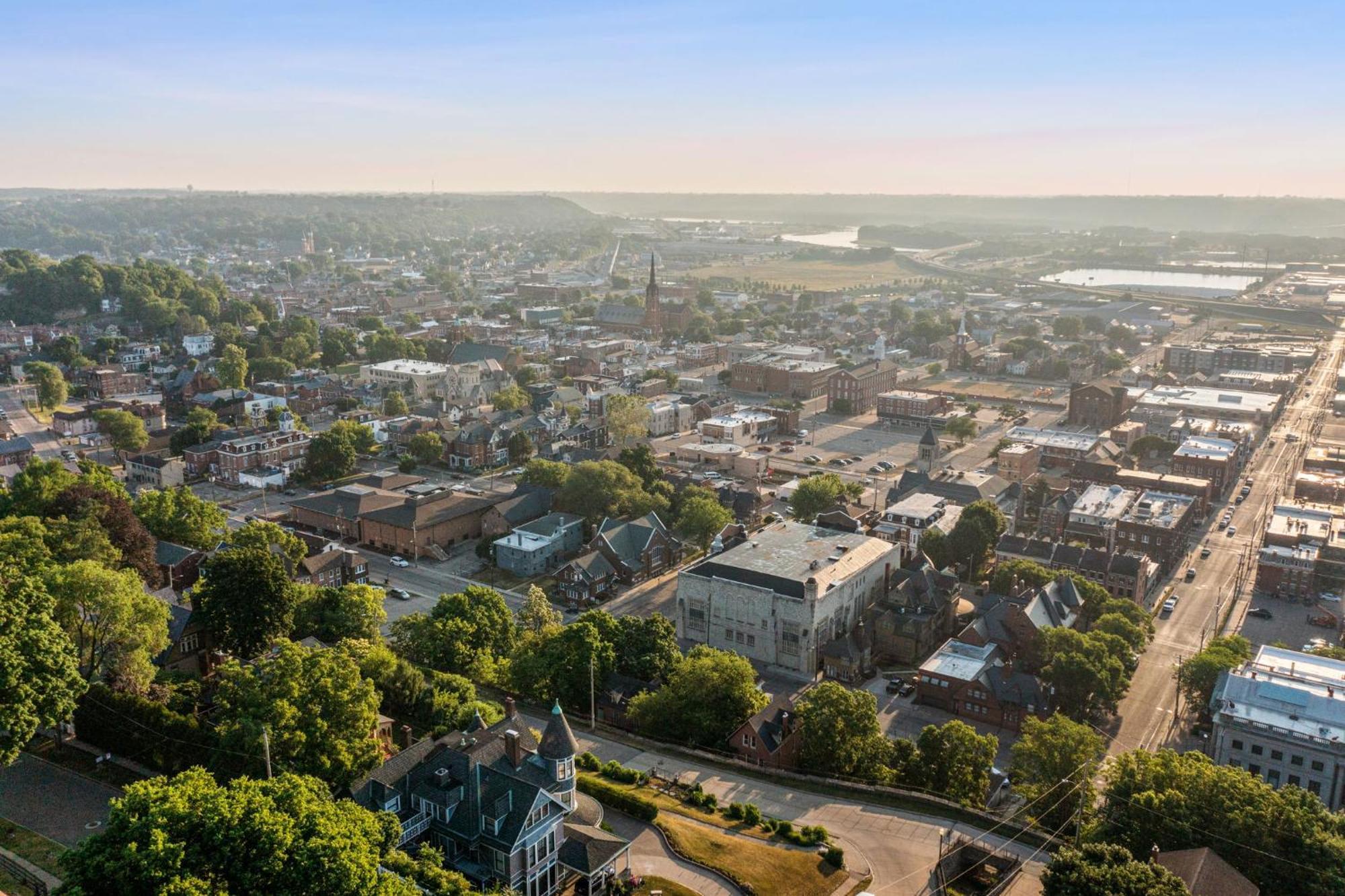 Dubuque'S Front Porch, Historic Charmer, Walk Downtown エクステリア 写真