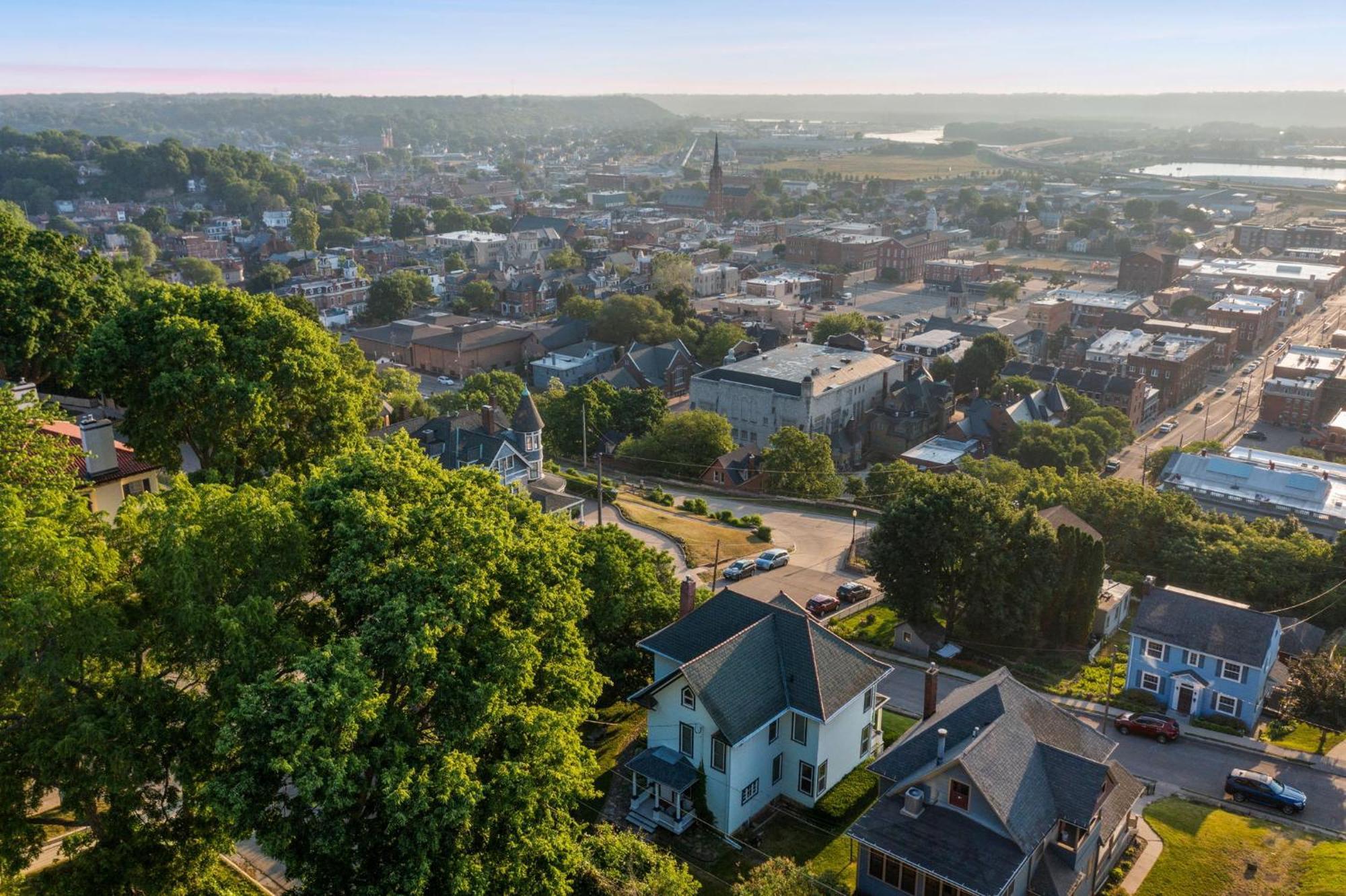 Dubuque'S Front Porch, Historic Charmer, Walk Downtown エクステリア 写真